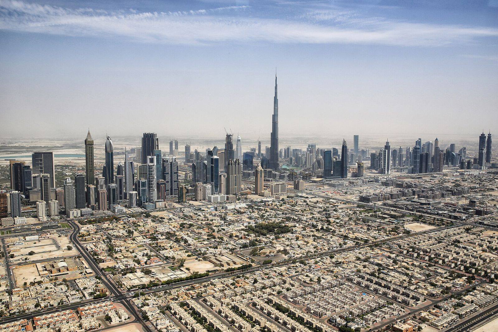 Vista aérea do horizonte do Dubai com o Burj Khalifa