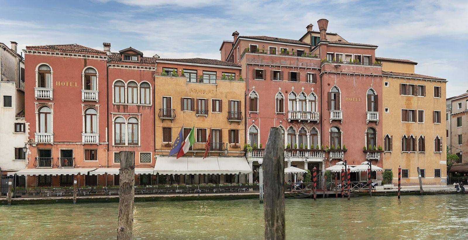 Palácios coloridos do Grande Canal, em Veneza
